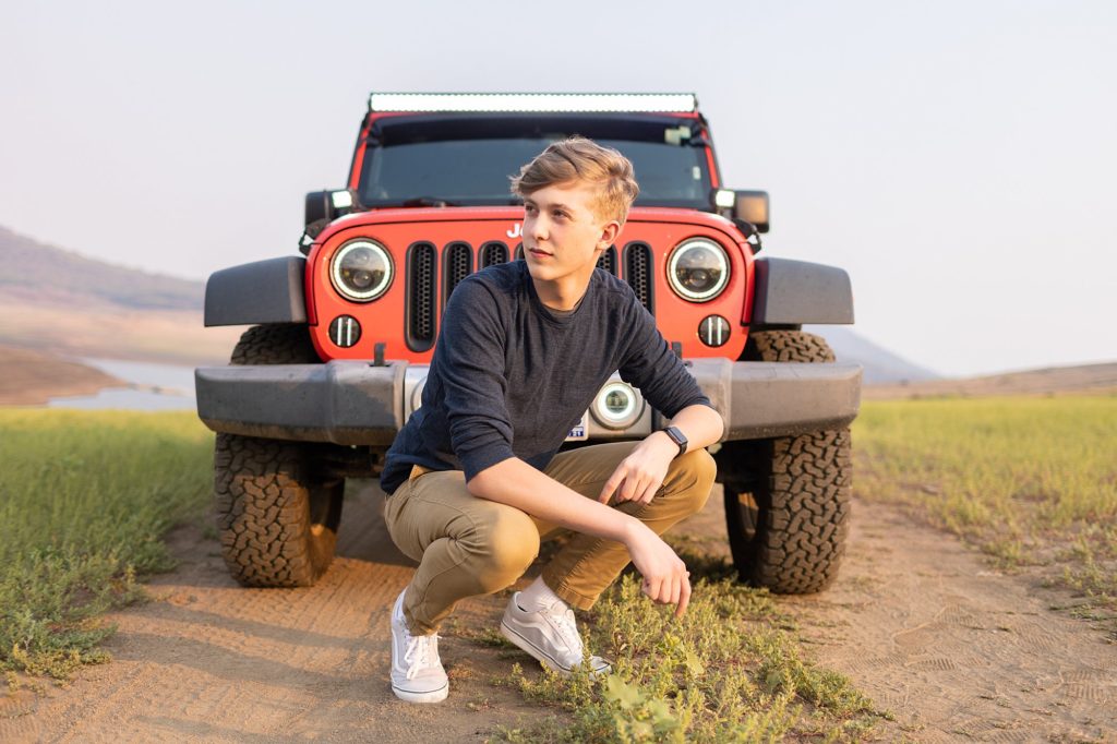 senior guy photos with jeep wrangler