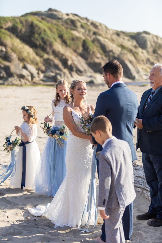 micro wedding on the beach in Oregon
